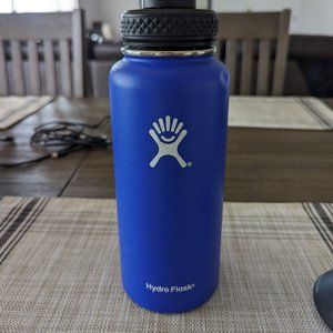 Hydroflask 32 oz Blueberry color